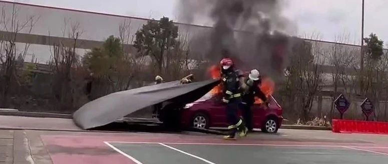 一块神奇的“布”，汽车着火也能扑灭
