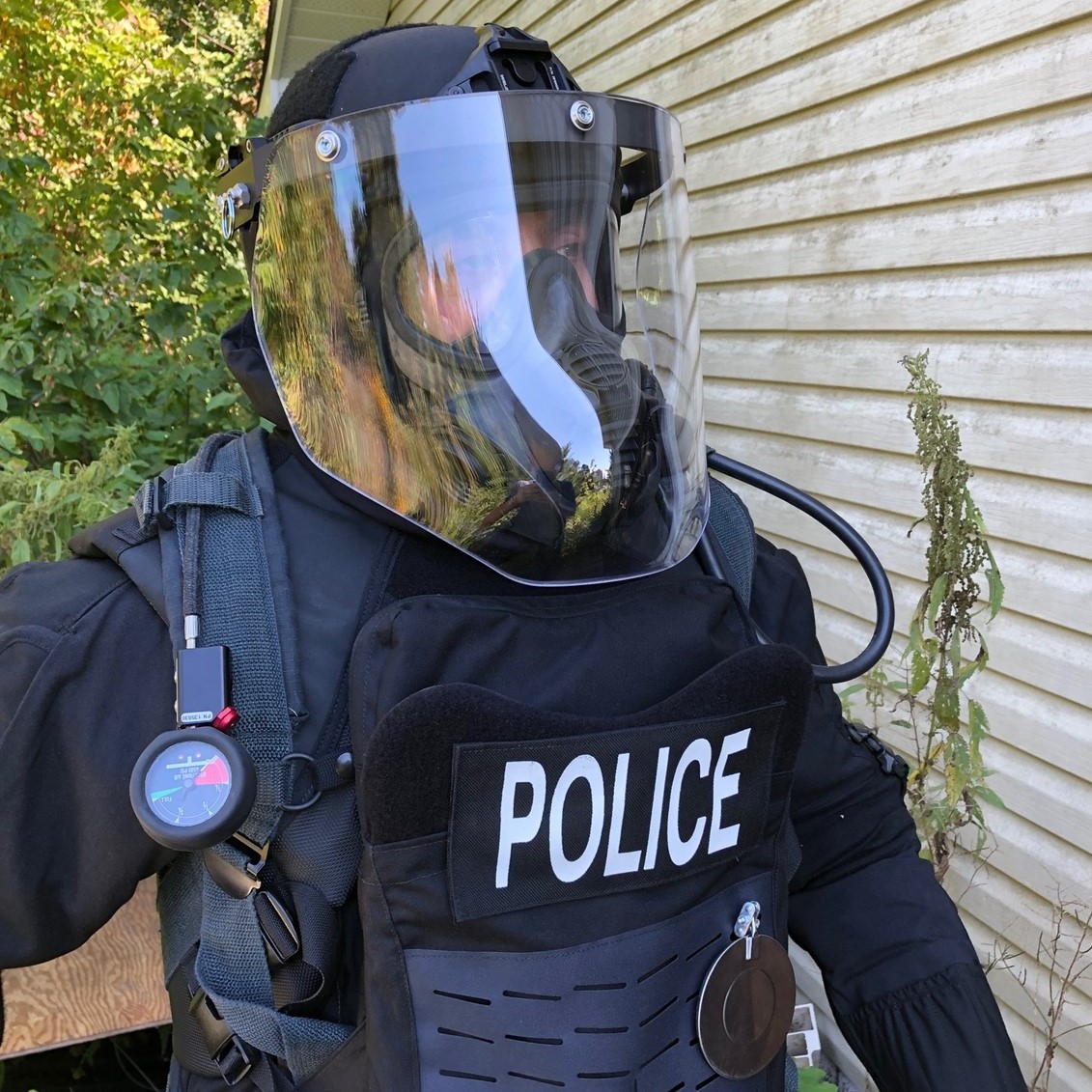 加拿大Med-EngTAC6E战术搜爆服防护服排爆服防暴服武警防护服战术突击服应急快反战术防护服灵活应对爆炸威胁